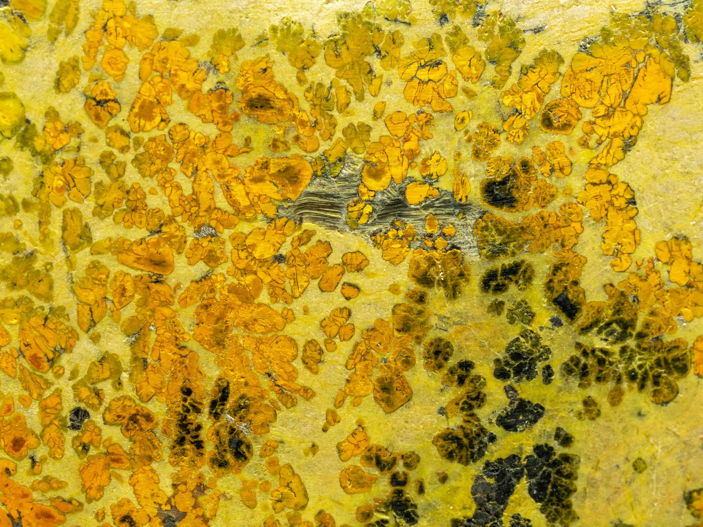 Gummite & Uraninite Endcut — Ruggles Mine, Grafton, New Hampshire, USA