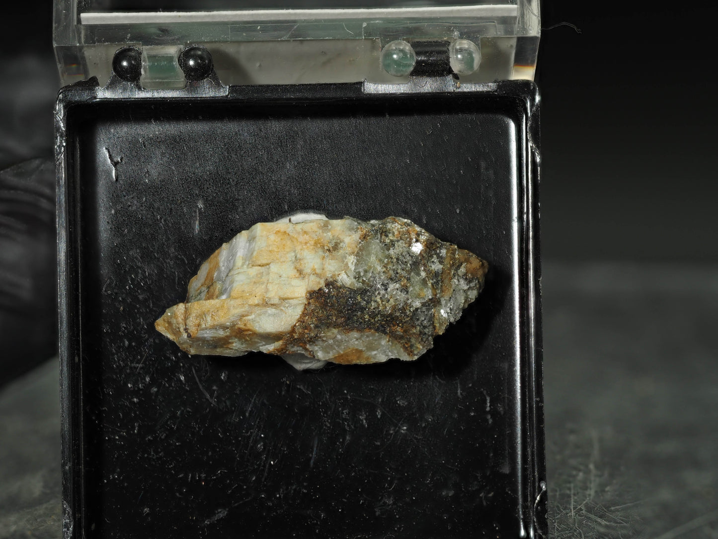 Thorutite - Buckweat Dump, Franklin, NJ, USA