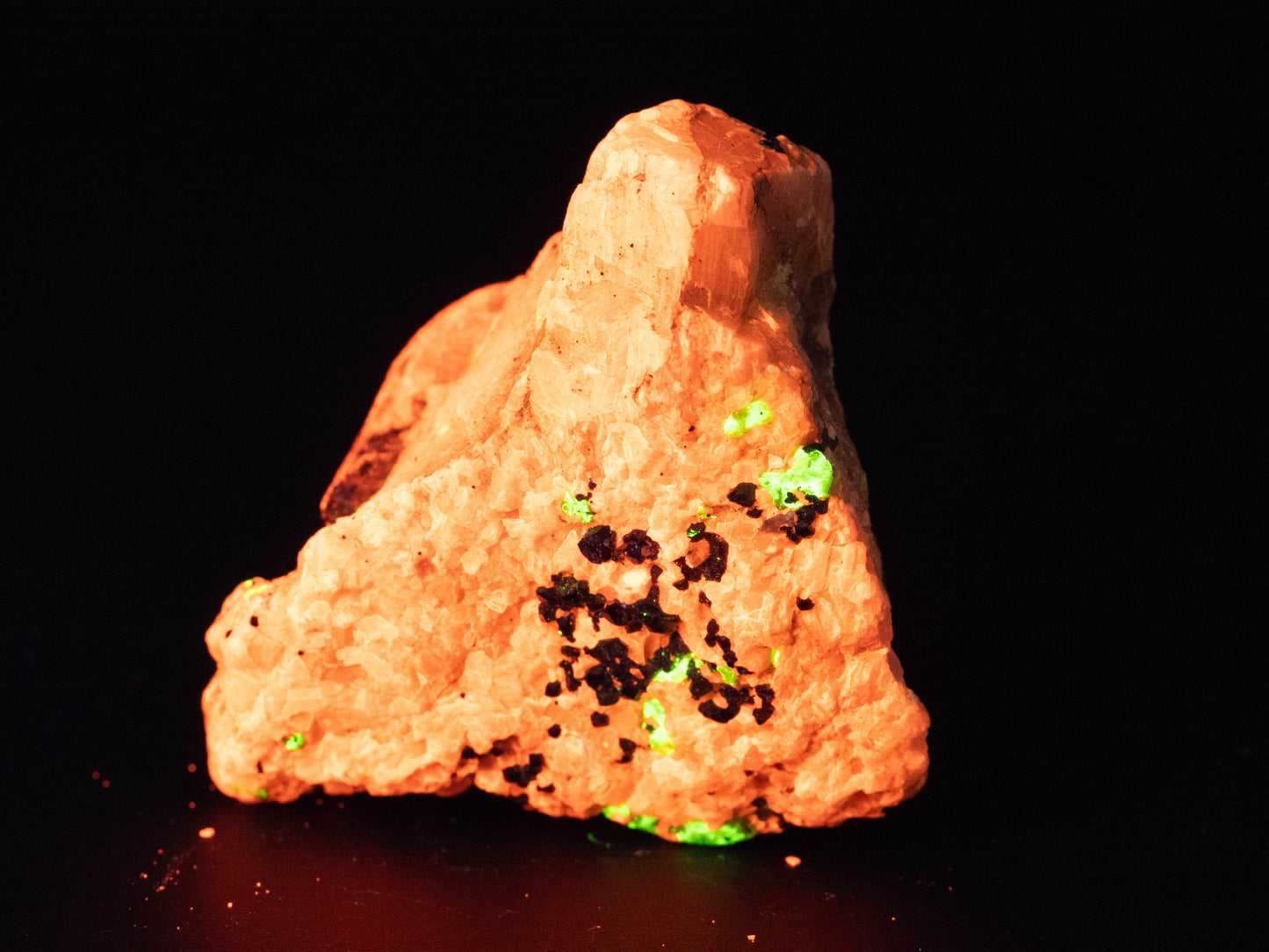 (FL-SW) Calcite/Willemite - Franklin, New Jersey, USA