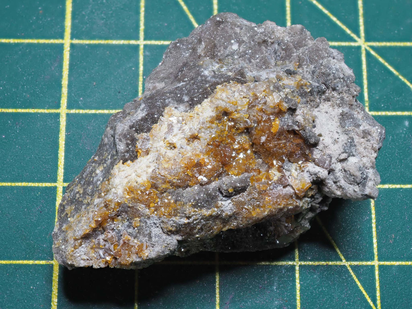 Sphalerite - Flamborough (Flamboro) Quarry,  West Flamborough Township, Hamilton, Ontario, Canada