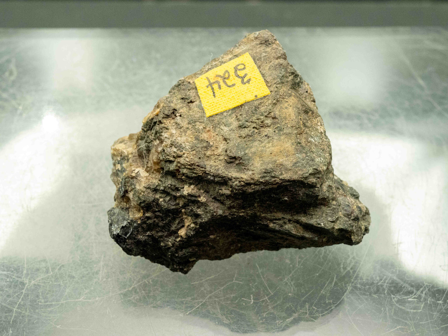 Melanocerite-(Ce) — Cardiff Uranium Mine, Cardiff Township, Haliburton County, Ontario