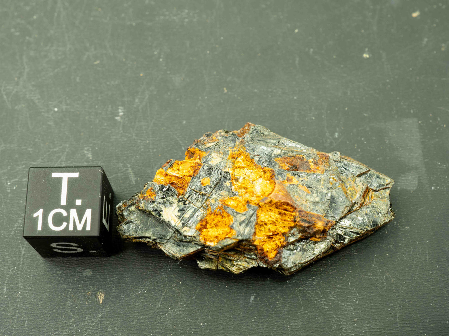 Thorite var. Thorogummite on Ferrian Annite — Suishoyama Pegmatite, Iizaka Village, Fukushima Prefecture, Japan