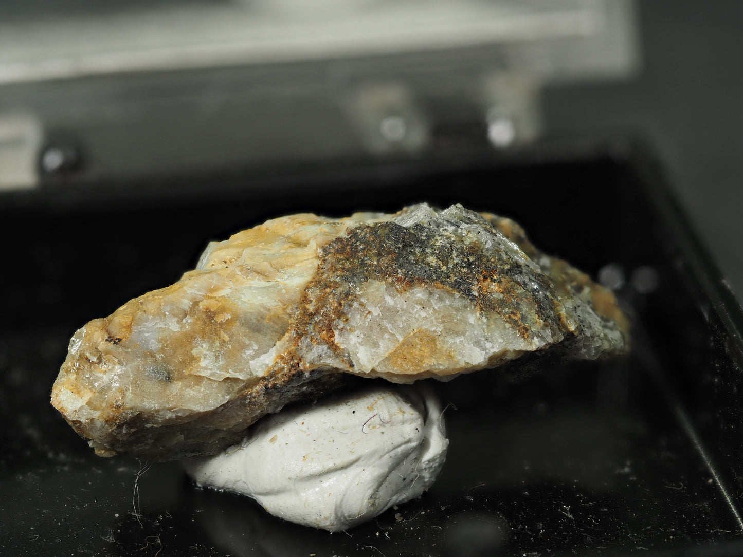 Thorutite - Buckweat Dump, Franklin, NJ, USA