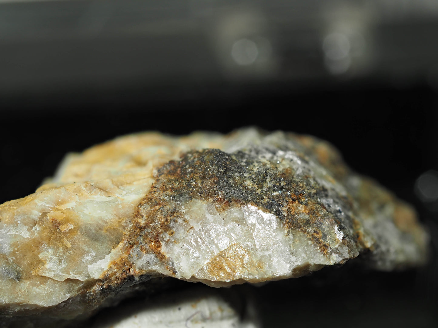 Thorutite - Buckweat Dump, Franklin, NJ, USA