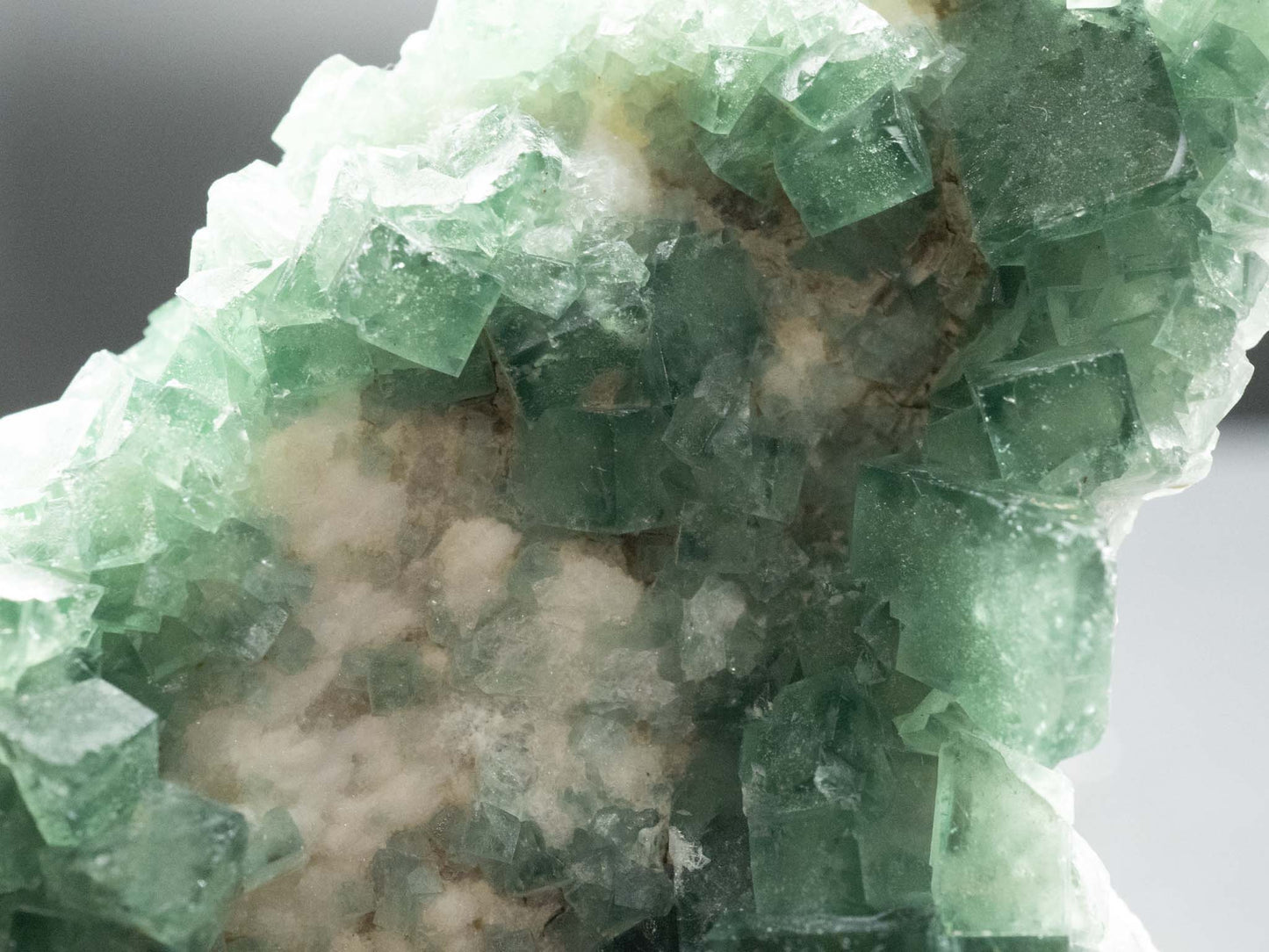 Fluorite - Mandrosonoro, Ambatofinandrahana, Amoron’i Mania, Madagascar