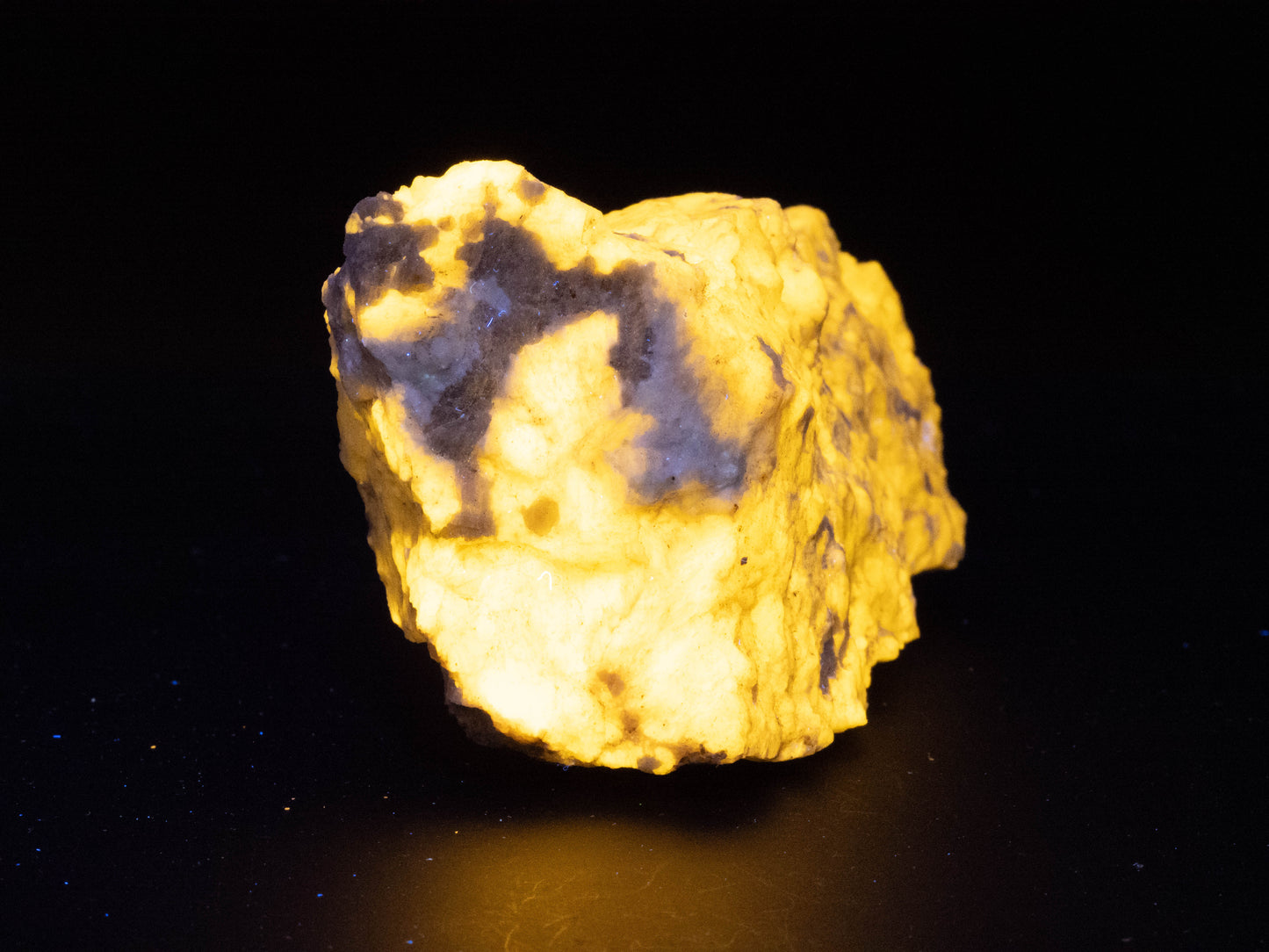 (FL-LW) Wernerite - Grenville, Quebec, Canada