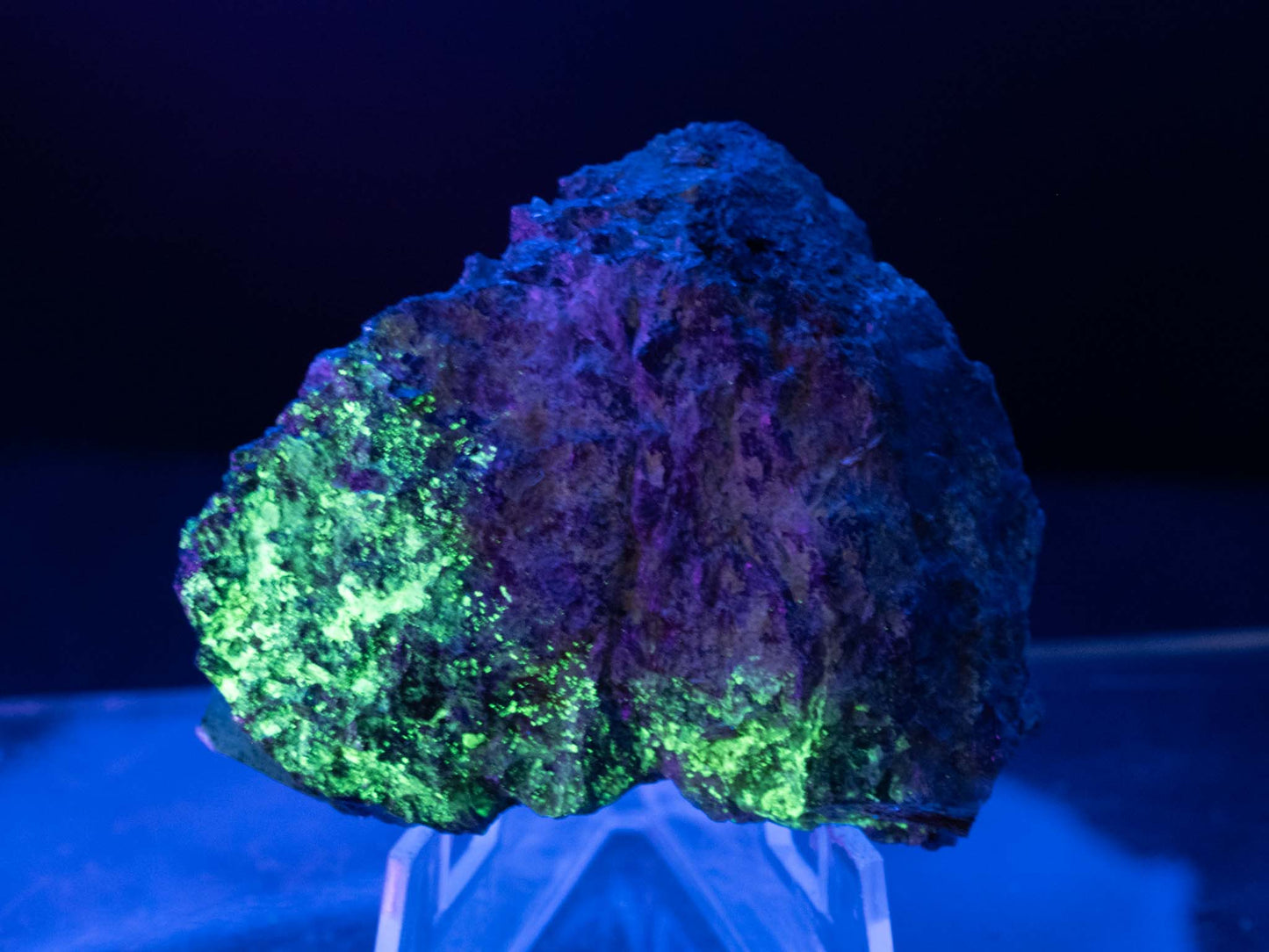 Uraninite - Rock Landing Quarry, Haddam Neck, CT, USA