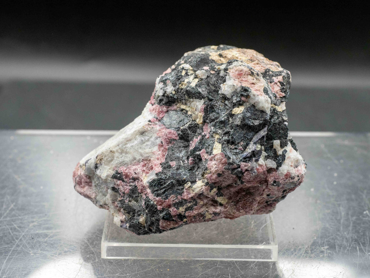 Eudialyte, Thorite & Agrellite — Kipawa Alkaline Complex, Quebec, Canada