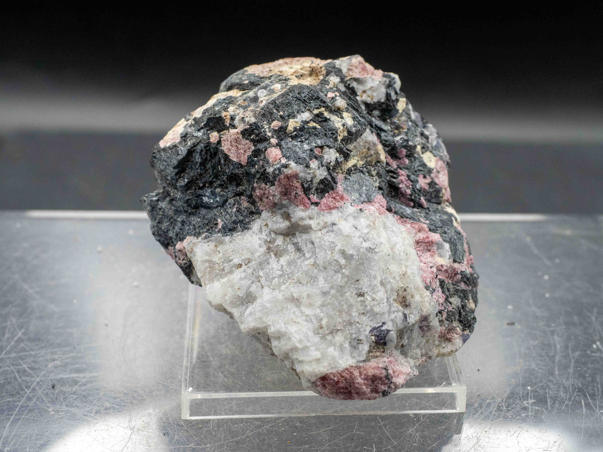 Eudialyte, Thorite & Agrellite — Kipawa Alkaline Complex, Quebec, Canada