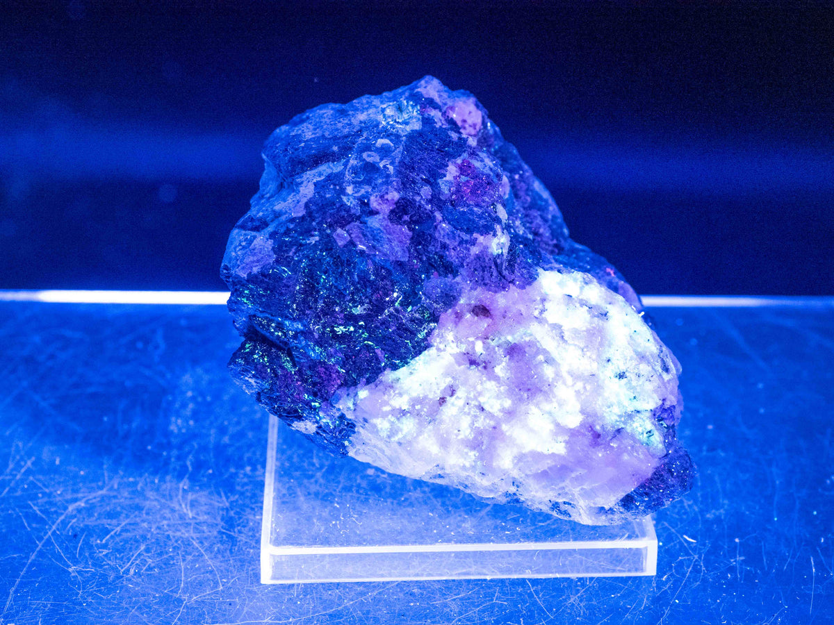 Eudialyte, Thorite & Agrellite — Kipawa Alkaline Complex, Quebec, Canada