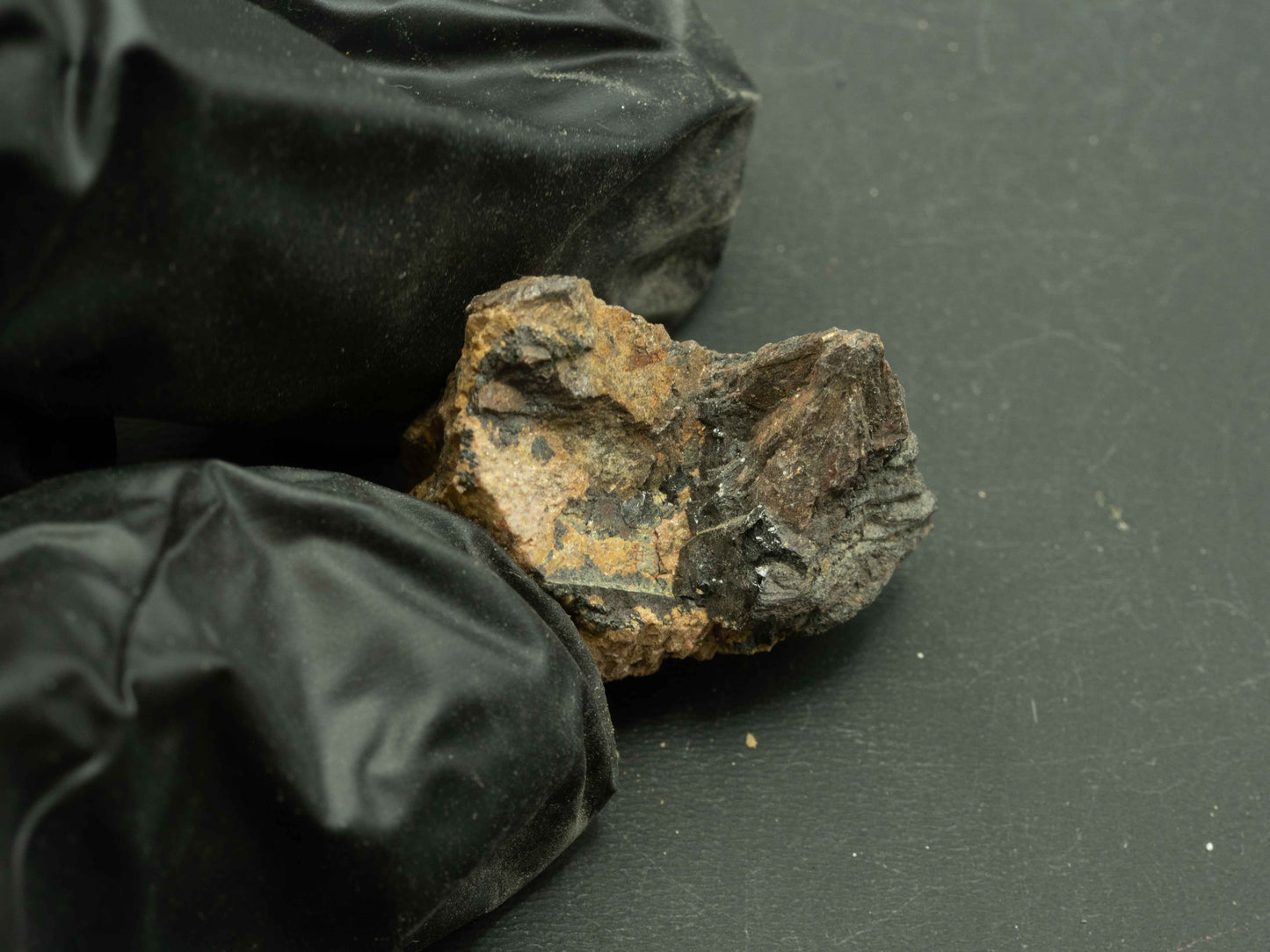 Samarskite-(Y) — Platte County, Jefferson County, Colorado, USA